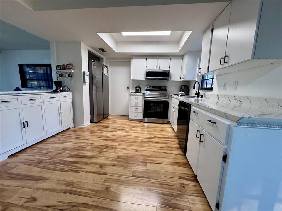 For Sale: $285,000 (2 beds, 2 baths, 1102 Square Feet)