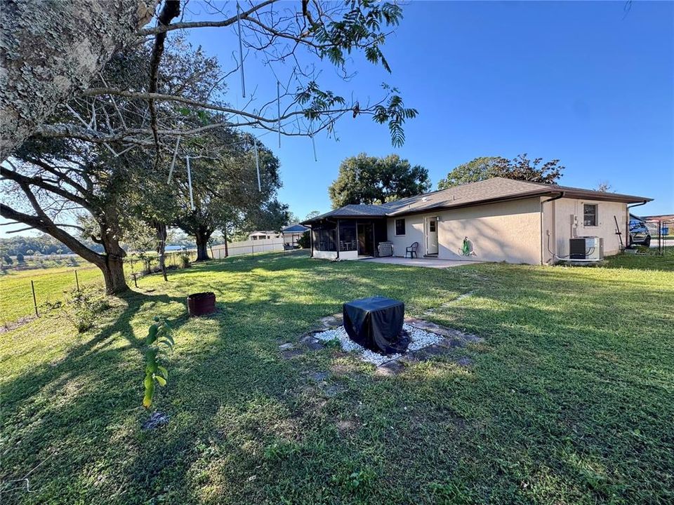 For Sale: $285,000 (2 beds, 2 baths, 1102 Square Feet)