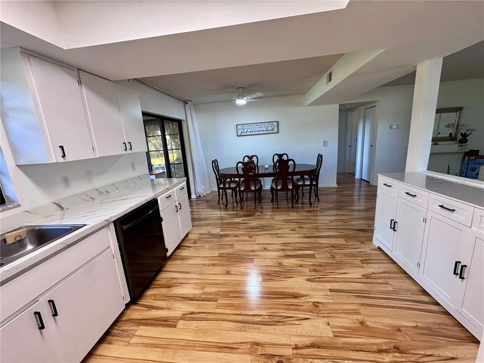 For Sale: $285,000 (2 beds, 2 baths, 1102 Square Feet)