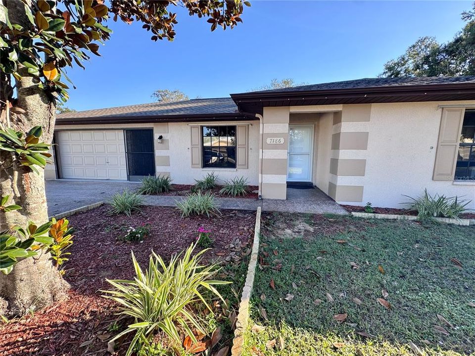 For Sale: $285,000 (2 beds, 2 baths, 1102 Square Feet)