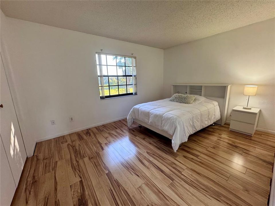 For Sale: $285,000 (2 beds, 2 baths, 1102 Square Feet)