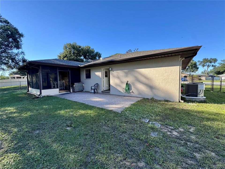 For Sale: $285,000 (2 beds, 2 baths, 1102 Square Feet)