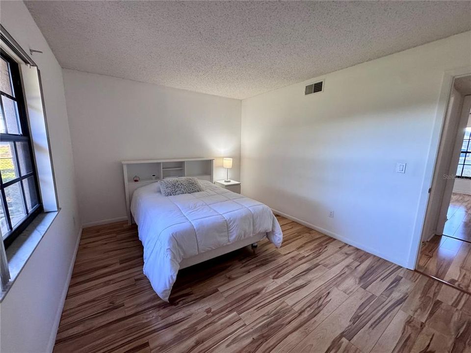 For Sale: $285,000 (2 beds, 2 baths, 1102 Square Feet)