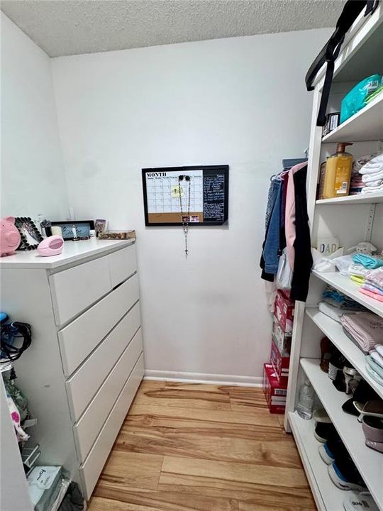 For Sale: $285,000 (2 beds, 2 baths, 1102 Square Feet)