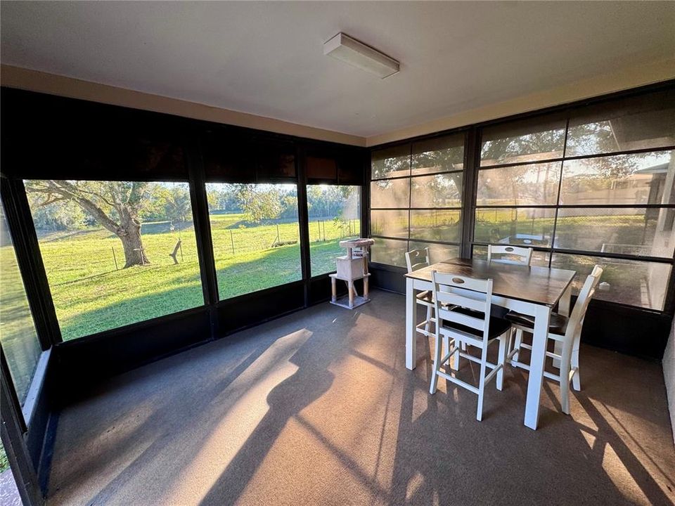 For Sale: $285,000 (2 beds, 2 baths, 1102 Square Feet)