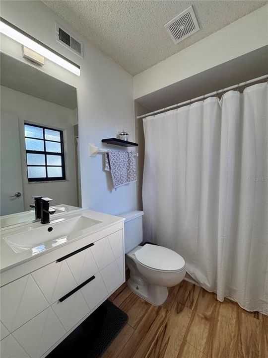 For Sale: $285,000 (2 beds, 2 baths, 1102 Square Feet)