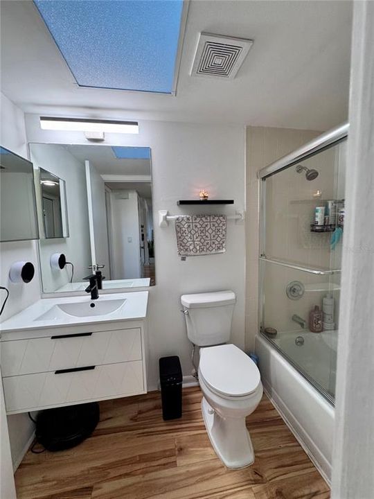 For Sale: $285,000 (2 beds, 2 baths, 1102 Square Feet)