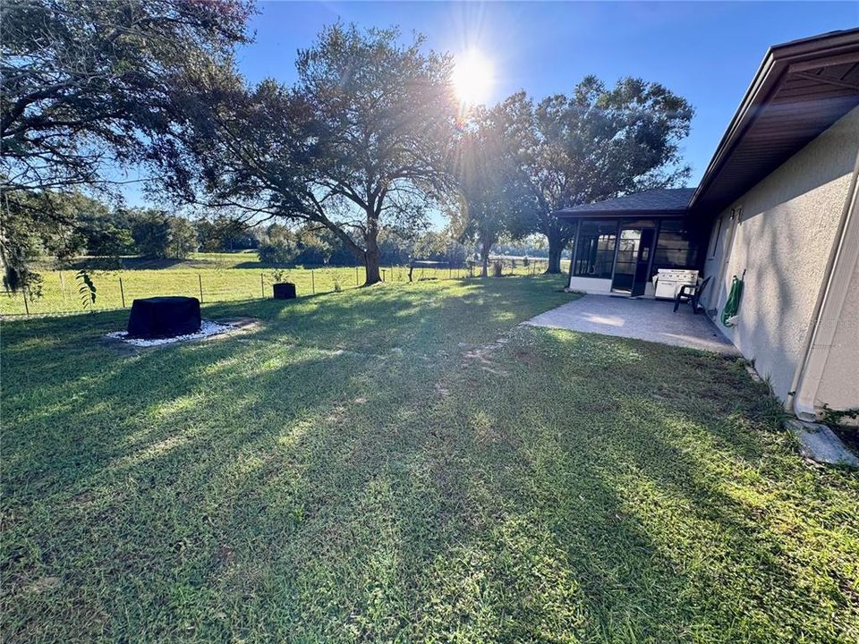 For Sale: $285,000 (2 beds, 2 baths, 1102 Square Feet)