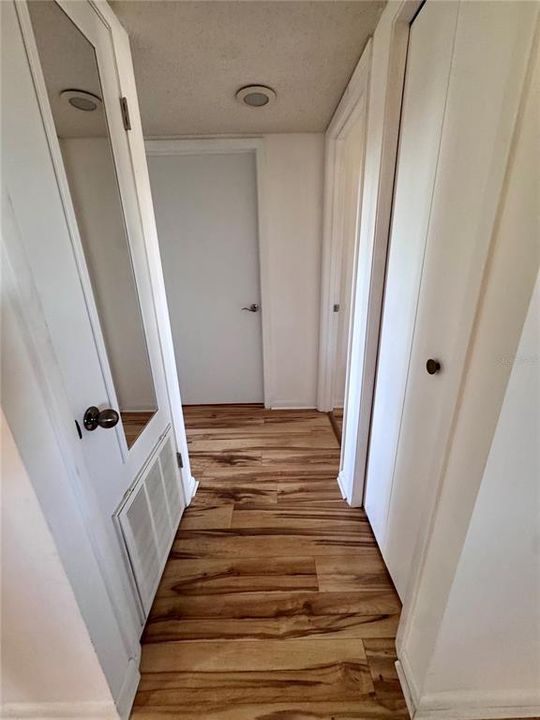 For Sale: $285,000 (2 beds, 2 baths, 1102 Square Feet)