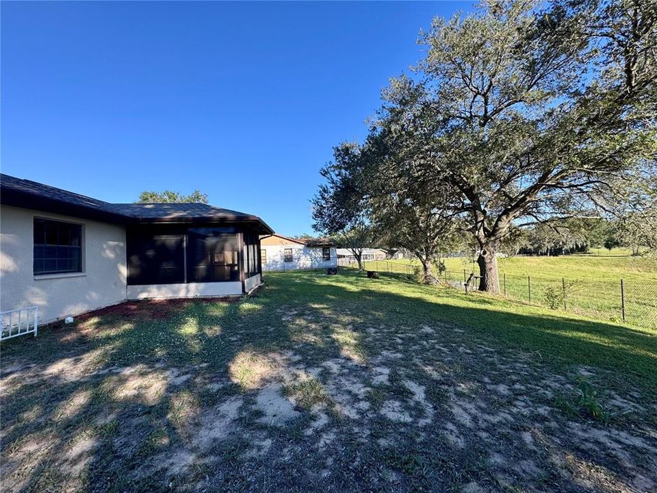 For Sale: $285,000 (2 beds, 2 baths, 1102 Square Feet)