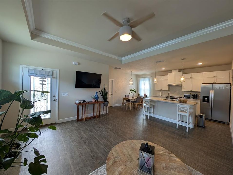 For Rent: $2,100 (3 beds, 2 baths, 1293 Square Feet)