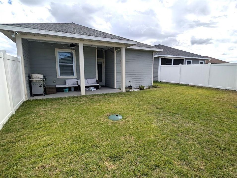 For Rent: $2,100 (3 beds, 2 baths, 1293 Square Feet)