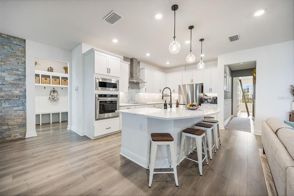 For Sale: $699,900 (5 beds, 4 baths, 3550 Square Feet)