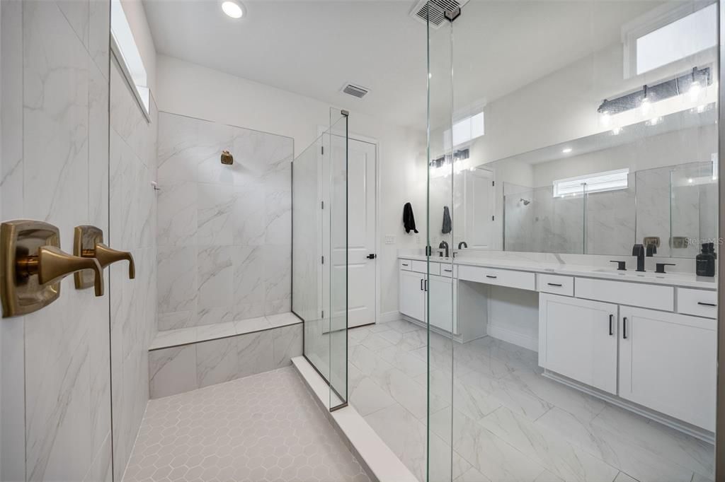 For Sale: $699,900 (5 beds, 4 baths, 3550 Square Feet)