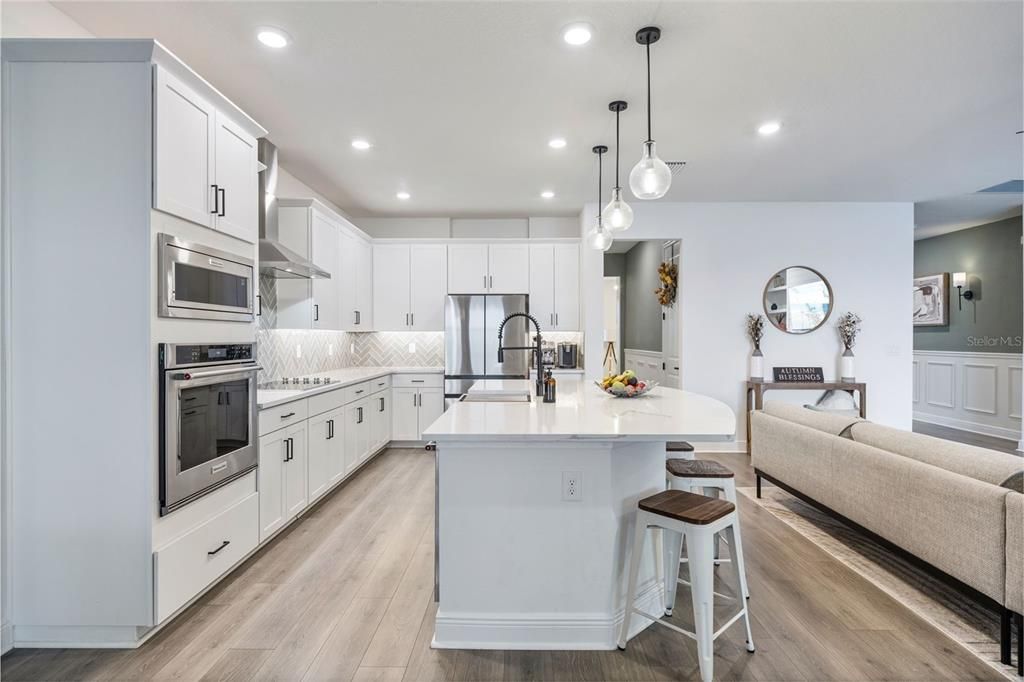 For Sale: $699,900 (5 beds, 4 baths, 3550 Square Feet)