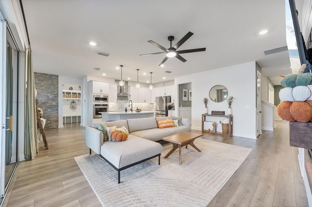 For Sale: $699,900 (5 beds, 4 baths, 3550 Square Feet)