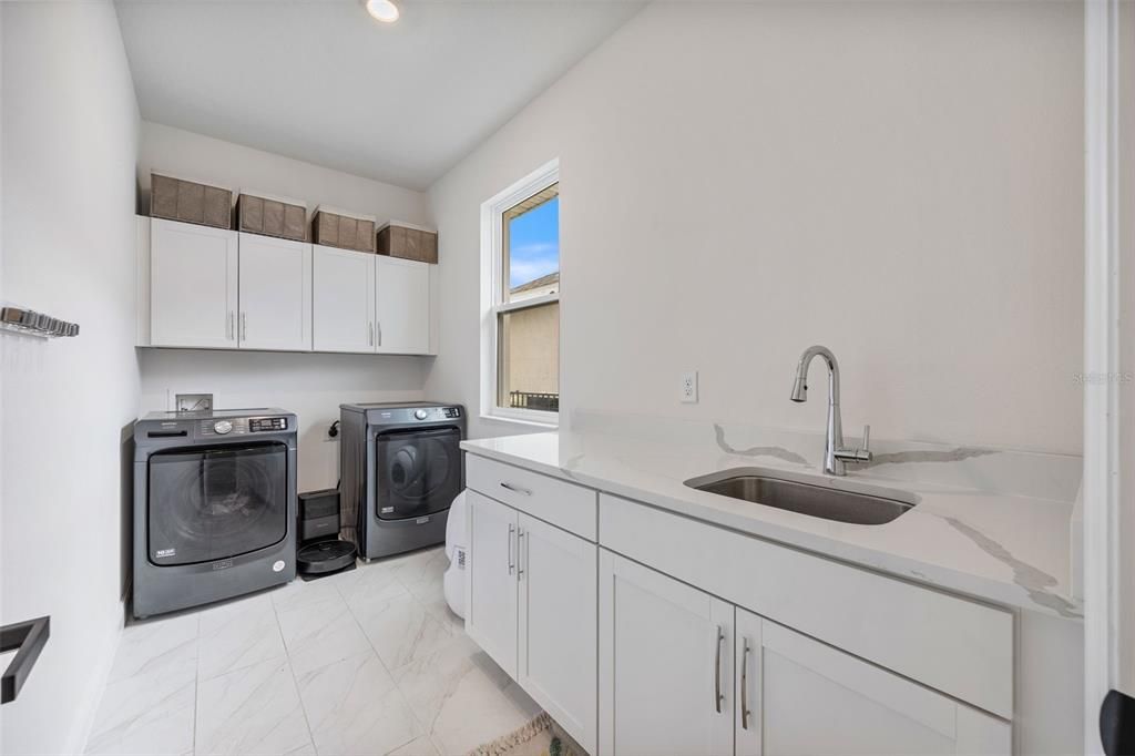 For Sale: $699,900 (5 beds, 4 baths, 3550 Square Feet)