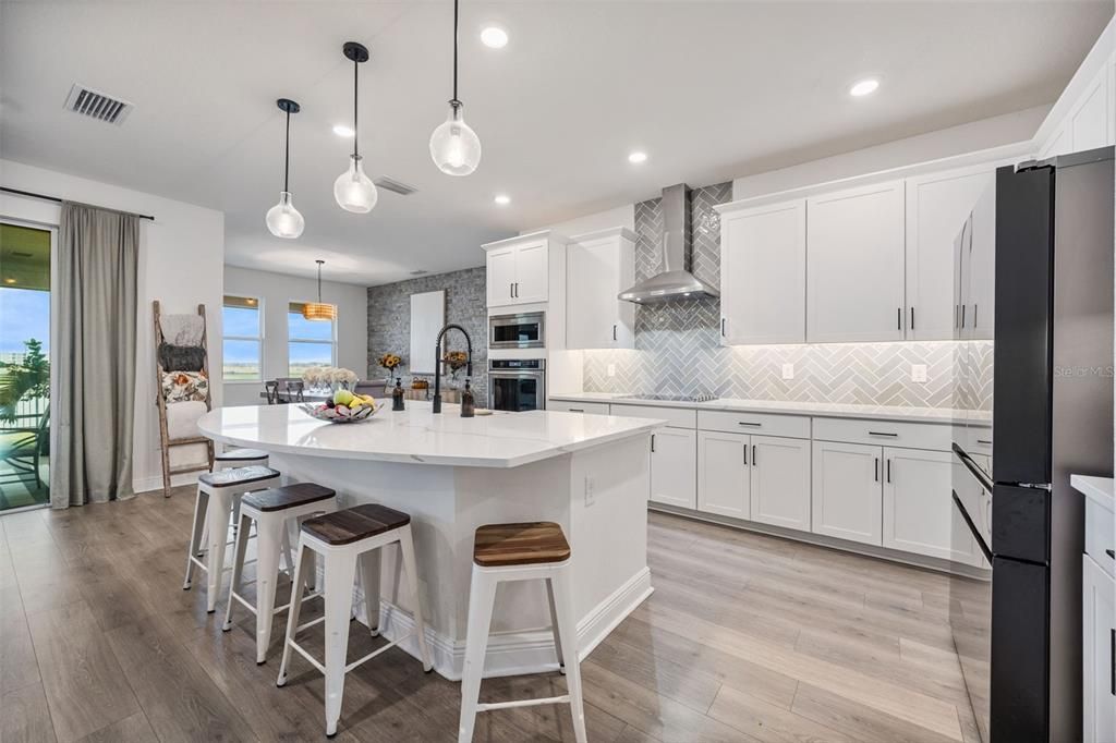 For Sale: $699,900 (5 beds, 4 baths, 3550 Square Feet)