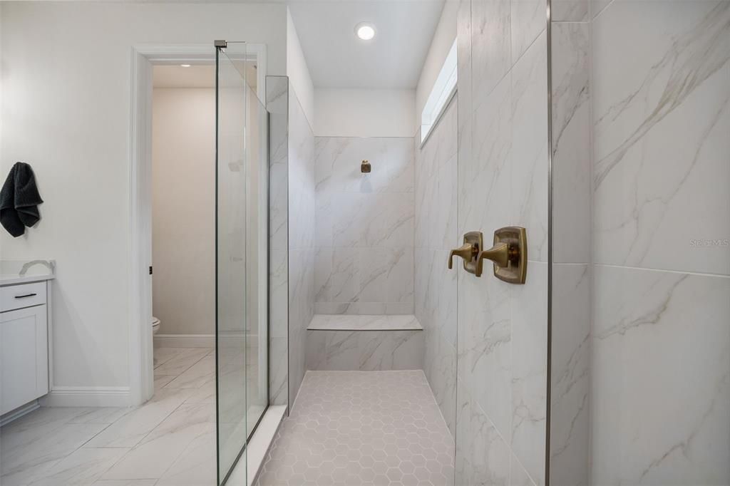 For Sale: $699,900 (5 beds, 4 baths, 3550 Square Feet)