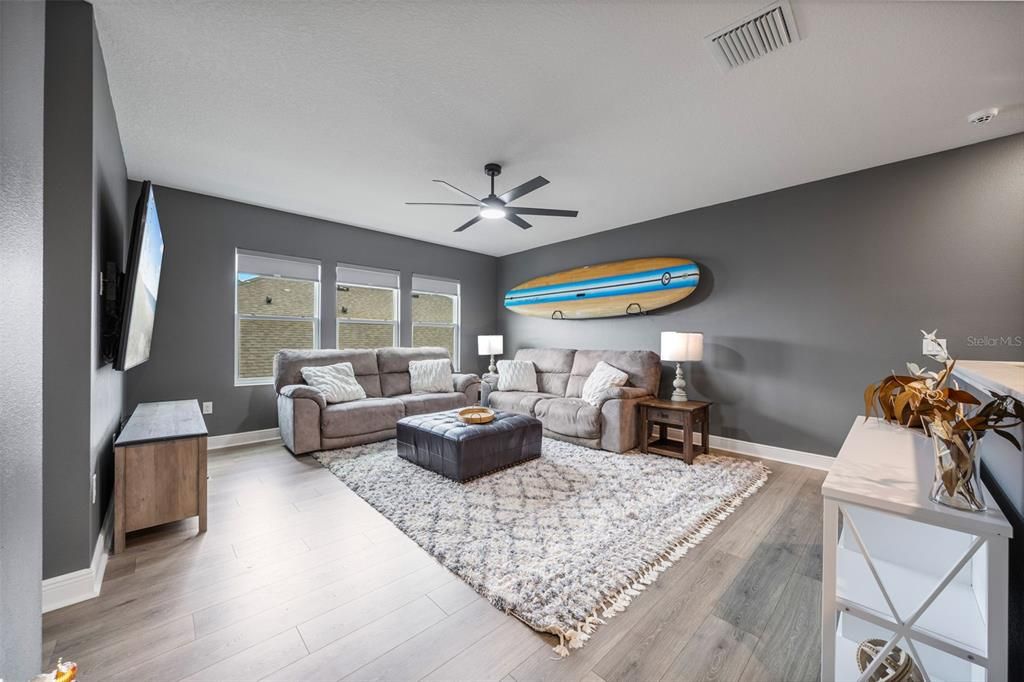 For Sale: $699,900 (5 beds, 4 baths, 3550 Square Feet)