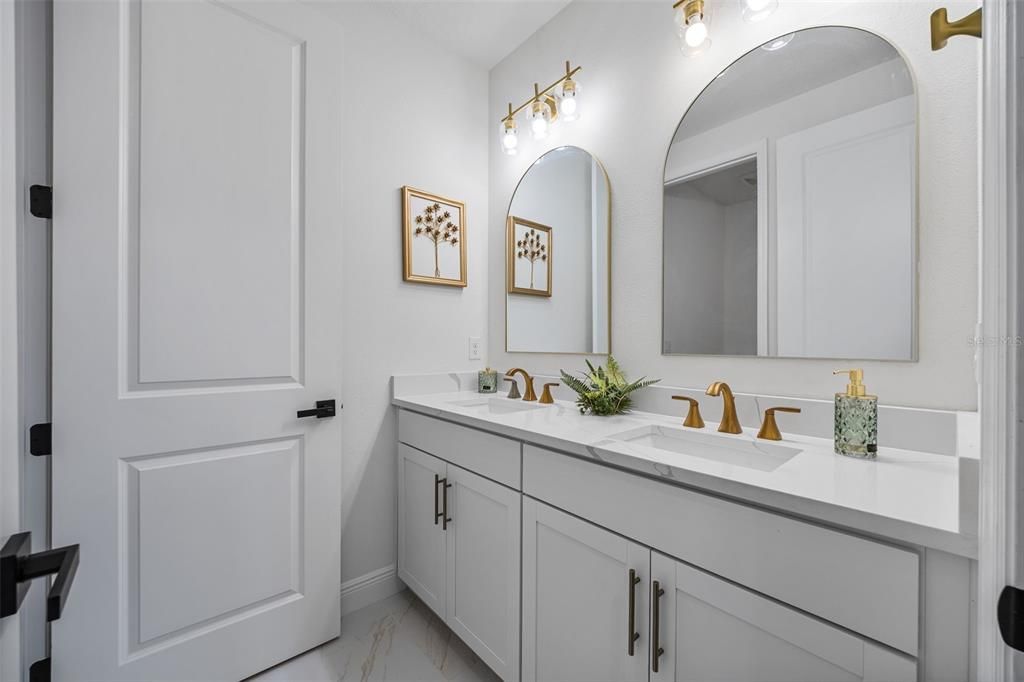 For Sale: $699,900 (5 beds, 4 baths, 3550 Square Feet)