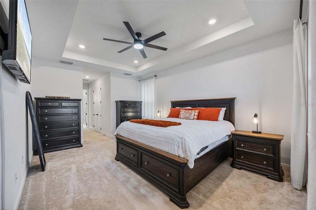 For Sale: $699,900 (5 beds, 4 baths, 3550 Square Feet)