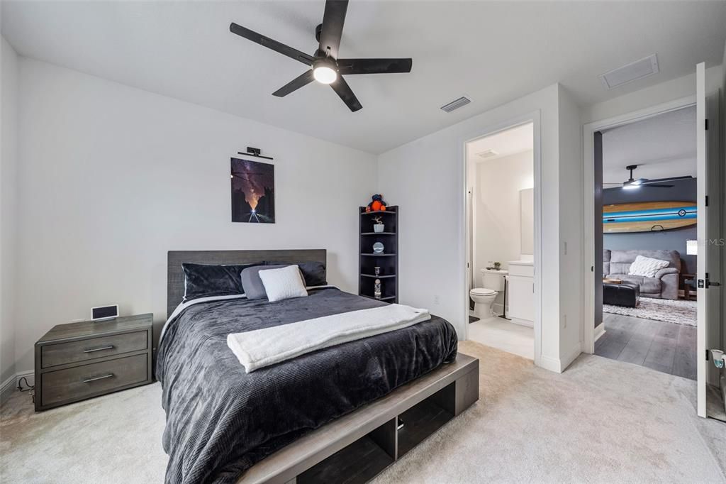 For Sale: $699,900 (5 beds, 4 baths, 3550 Square Feet)