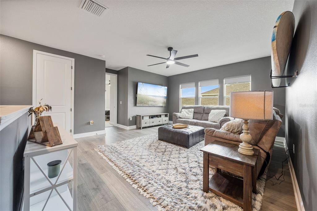 For Sale: $699,900 (5 beds, 4 baths, 3550 Square Feet)