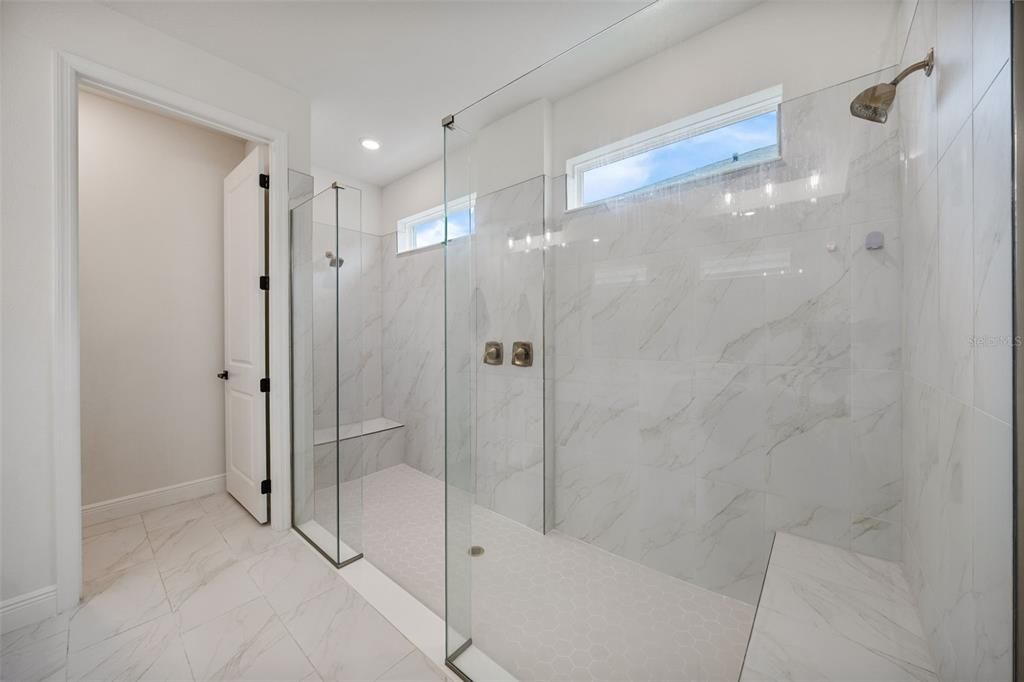 For Sale: $699,900 (5 beds, 4 baths, 3550 Square Feet)