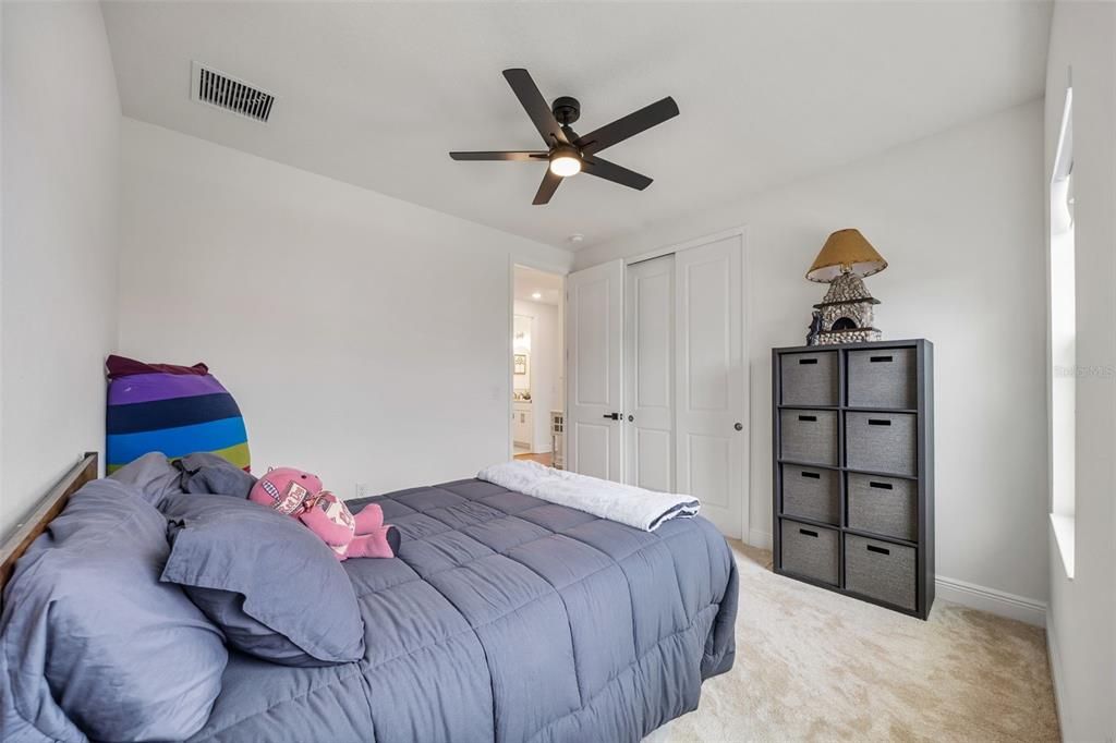 For Sale: $699,900 (5 beds, 4 baths, 3550 Square Feet)