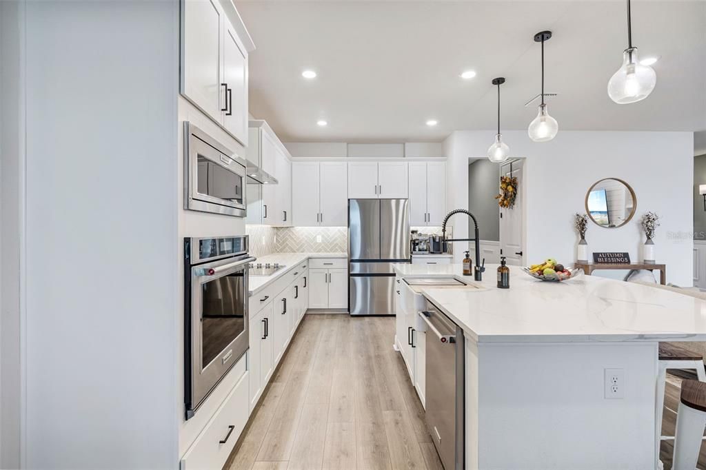 For Sale: $699,900 (5 beds, 4 baths, 3550 Square Feet)