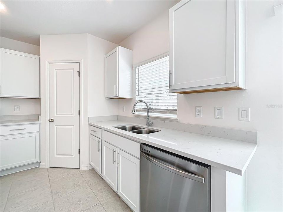 В аренду: $1,950 (3 спален, 2 ванн, 1694 Квадратных фут)