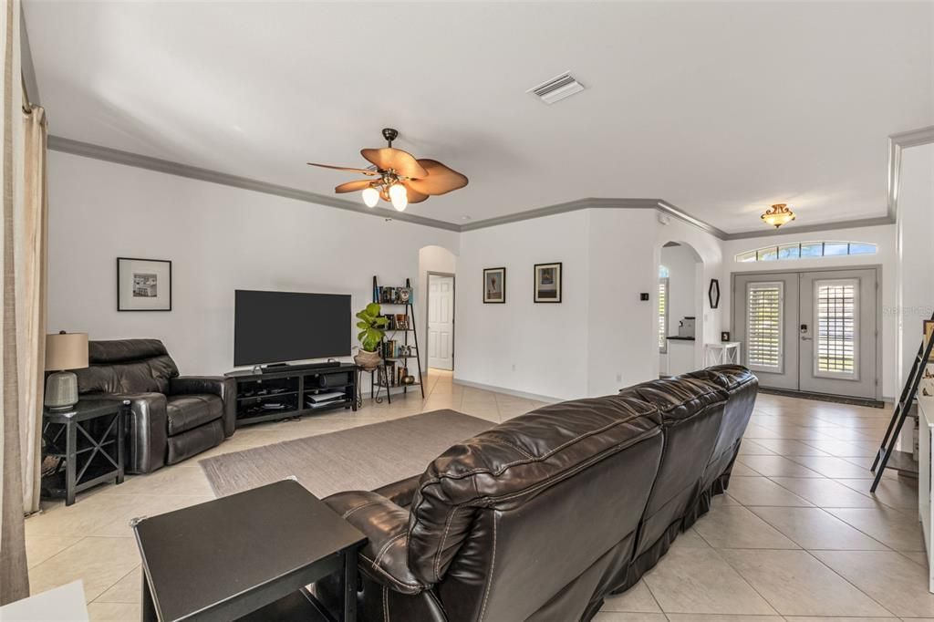 For Sale: $435,000 (3 beds, 2 baths, 2078 Square Feet)