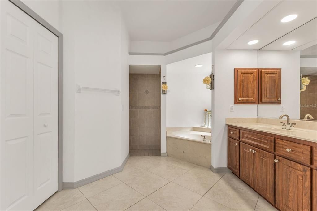 For Sale: $435,000 (3 beds, 2 baths, 2078 Square Feet)