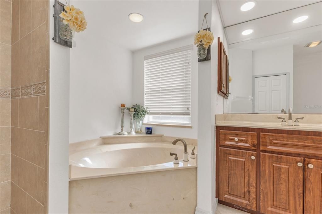 For Sale: $435,000 (3 beds, 2 baths, 2078 Square Feet)