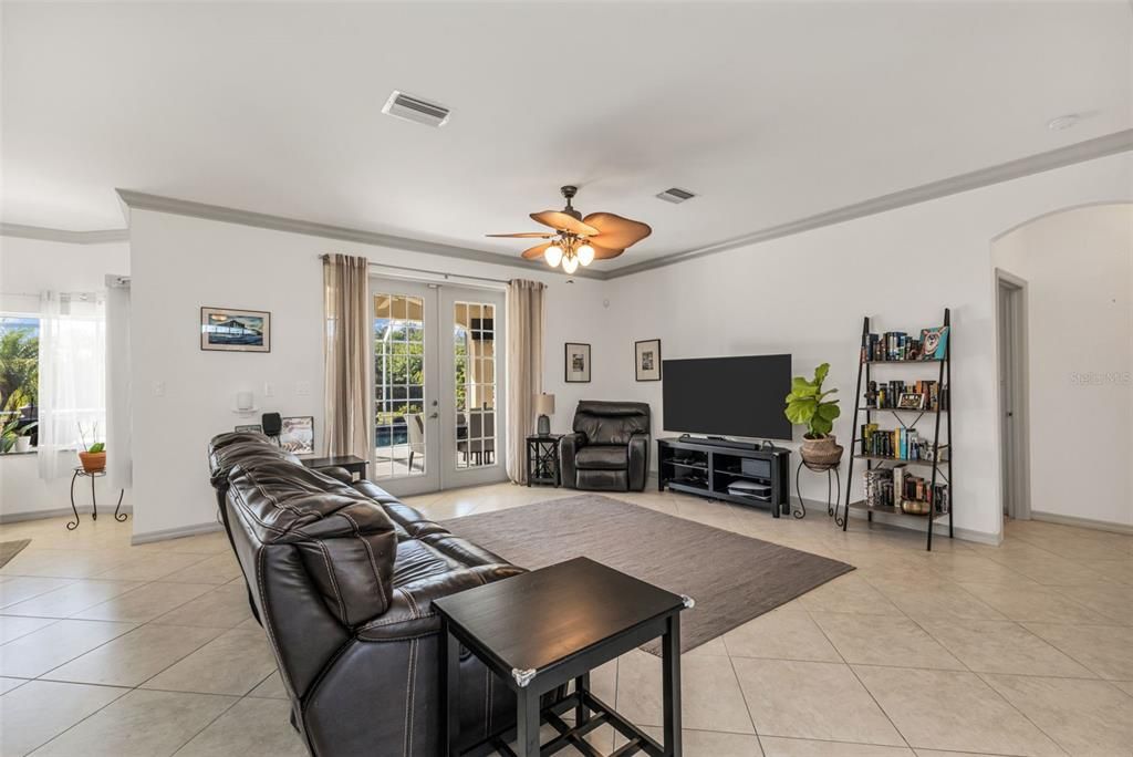 For Sale: $435,000 (3 beds, 2 baths, 2078 Square Feet)