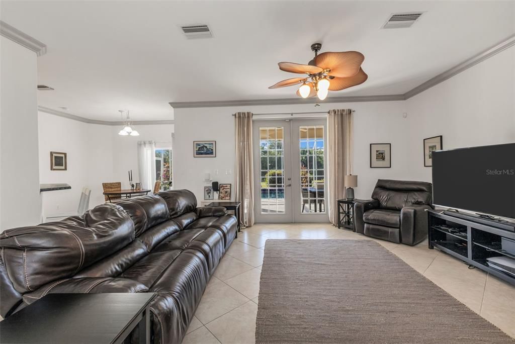 For Sale: $435,000 (3 beds, 2 baths, 2078 Square Feet)