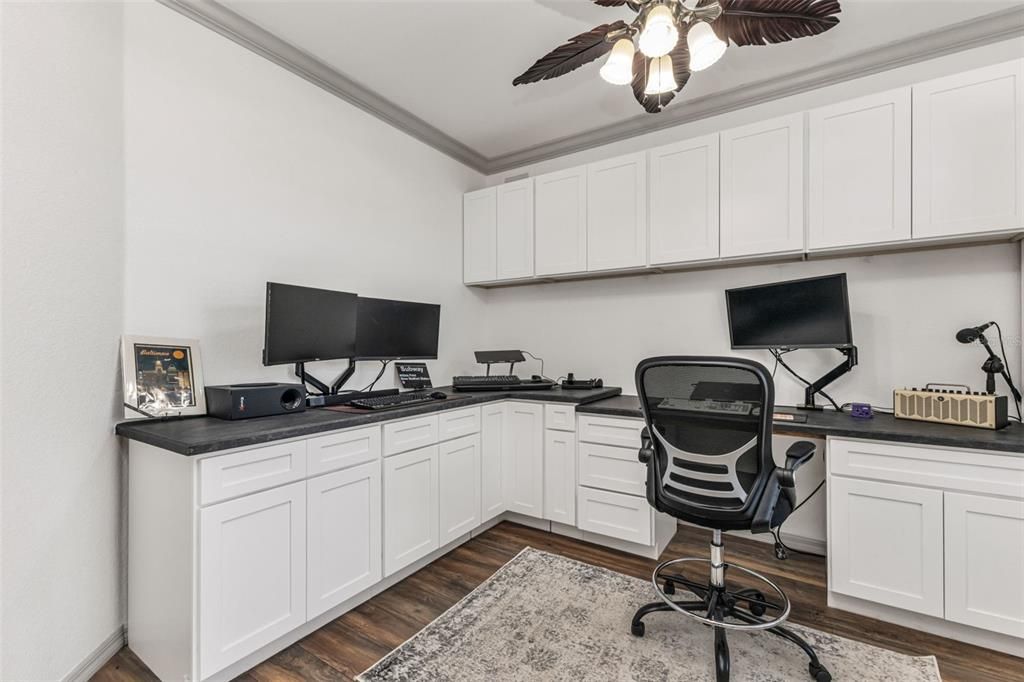 For Sale: $435,000 (3 beds, 2 baths, 2078 Square Feet)