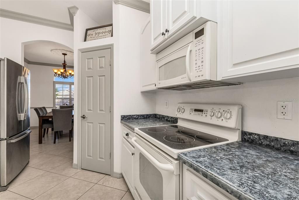 For Sale: $435,000 (3 beds, 2 baths, 2078 Square Feet)