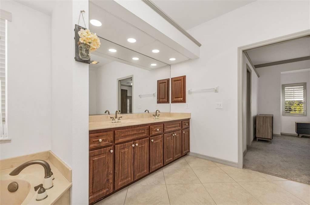 For Sale: $435,000 (3 beds, 2 baths, 2078 Square Feet)