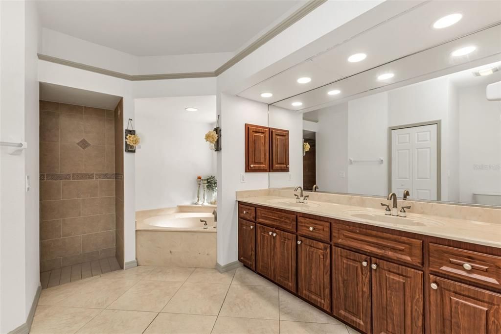 For Sale: $435,000 (3 beds, 2 baths, 2078 Square Feet)