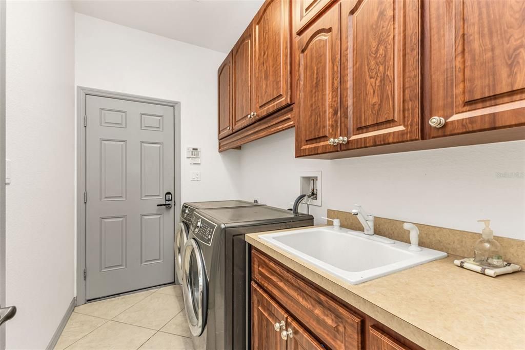 For Sale: $435,000 (3 beds, 2 baths, 2078 Square Feet)