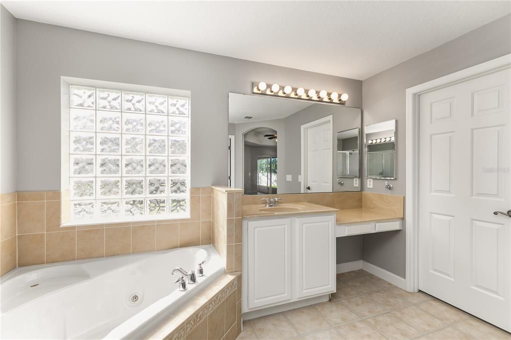 待售: $389,000 (3 贝兹, 2 浴室, 1958 平方英尺)