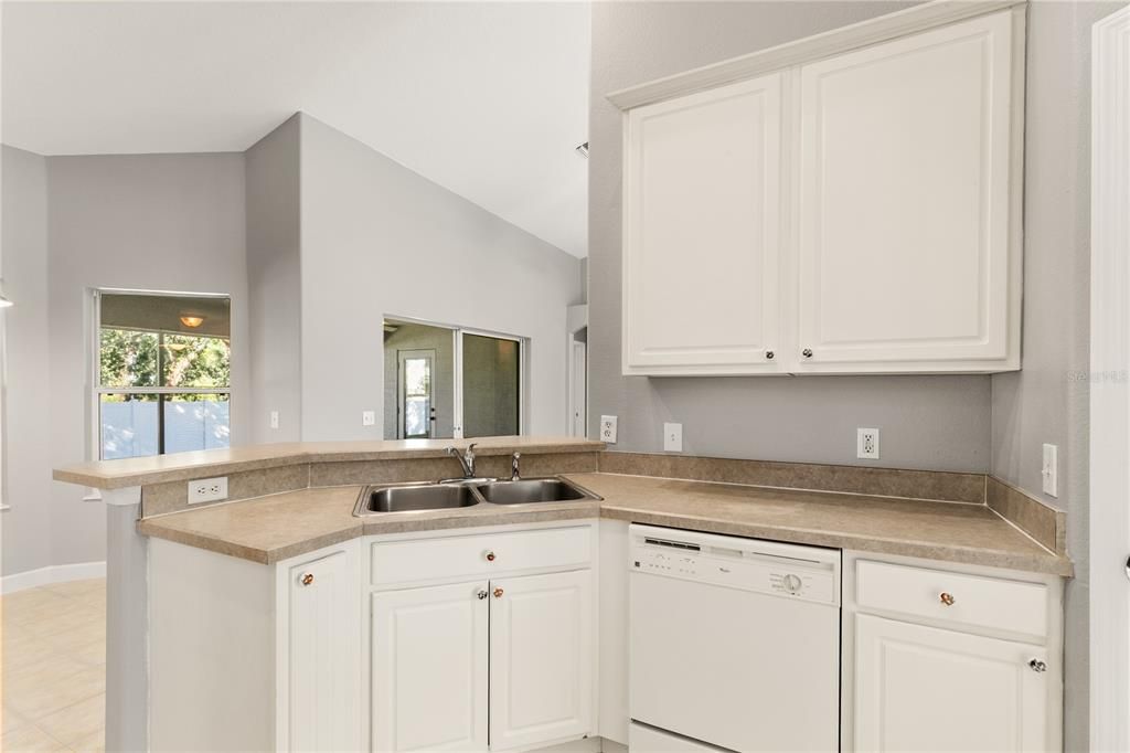 待售: $389,000 (3 贝兹, 2 浴室, 1958 平方英尺)