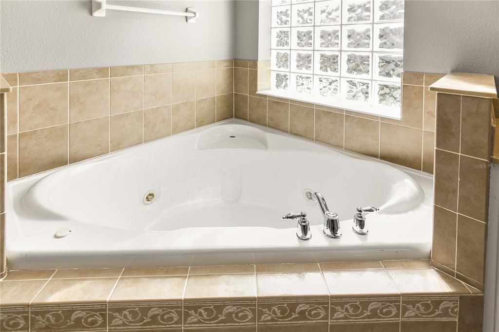 待售: $389,000 (3 贝兹, 2 浴室, 1958 平方英尺)