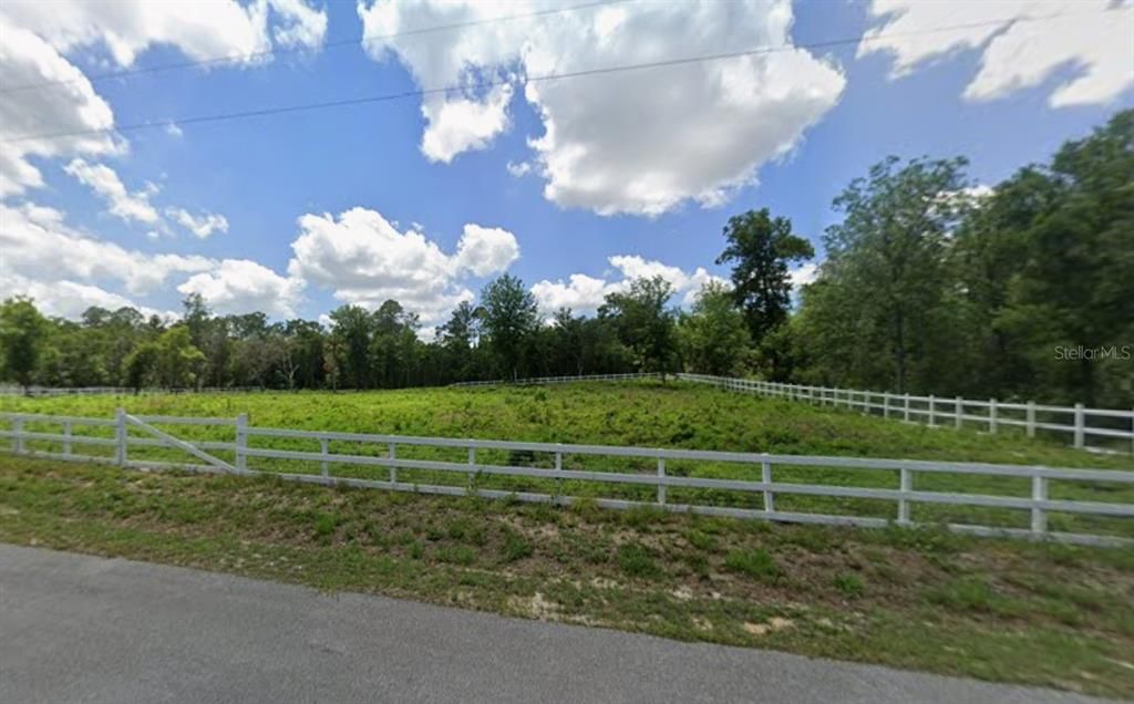 En Venta: $225,000 (2.30 acres)