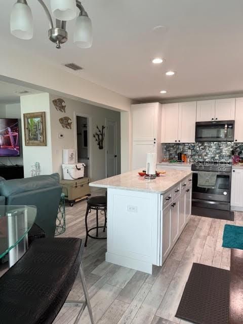 For Sale: $385,000 (2 beds, 2 baths, 1060 Square Feet)