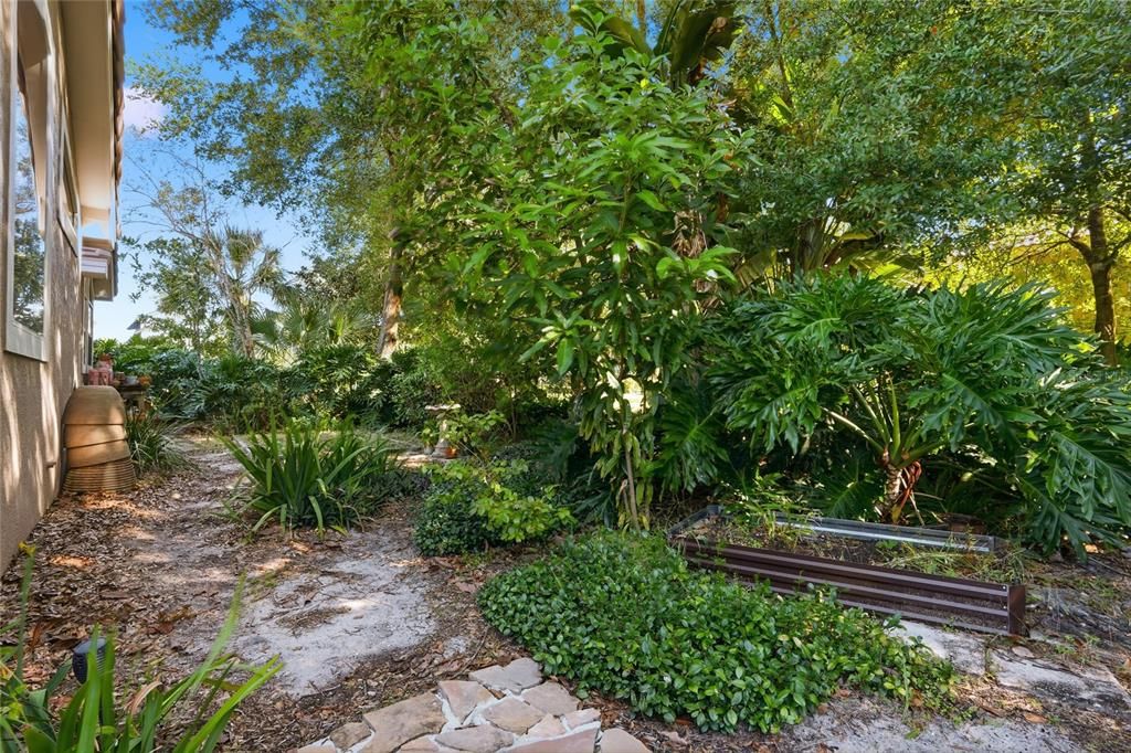 For Sale: $1,100,000 (4 beds, 3 baths, 3515 Square Feet)