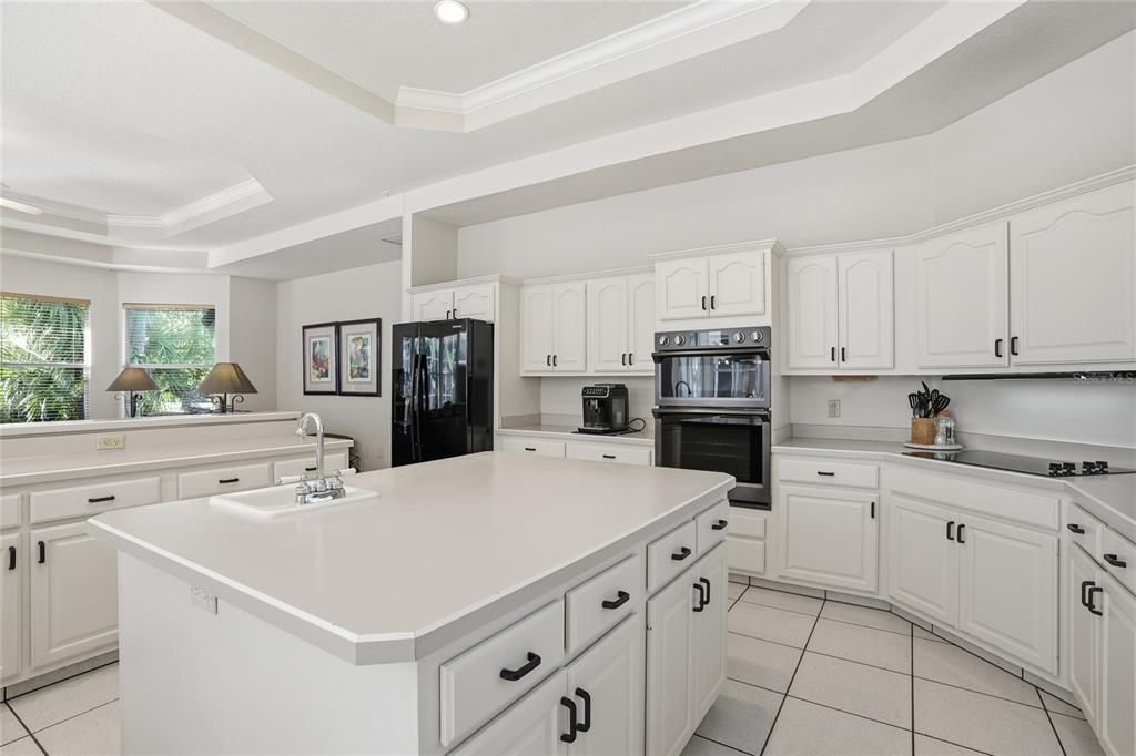 For Sale: $1,100,000 (4 beds, 3 baths, 3515 Square Feet)