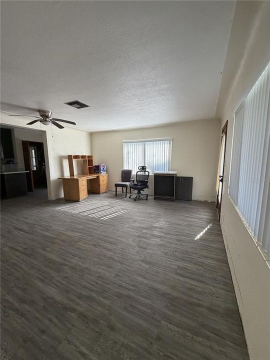 待售: $400,000 (2 贝兹, 2 浴室, 933 平方英尺)